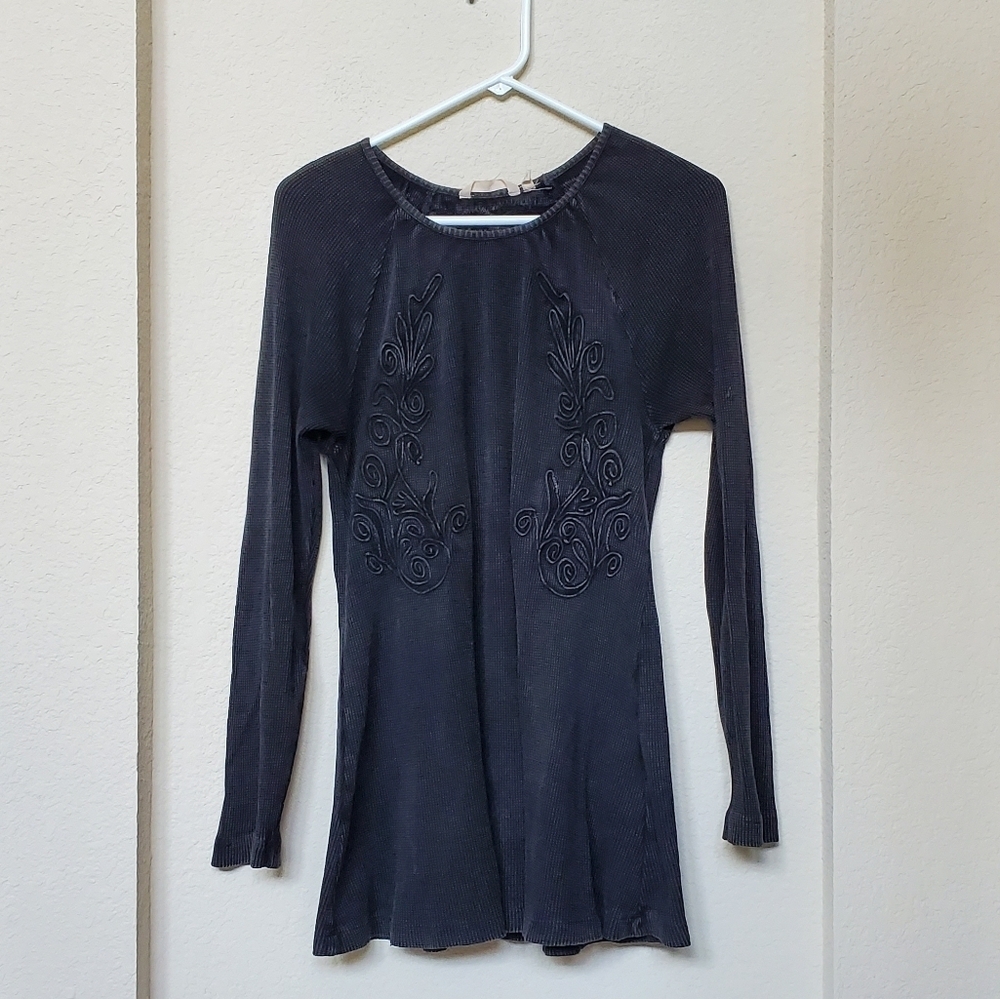 Soft Surroundings Ladies L/S Waffle Design Tee with embroidery.   Size M